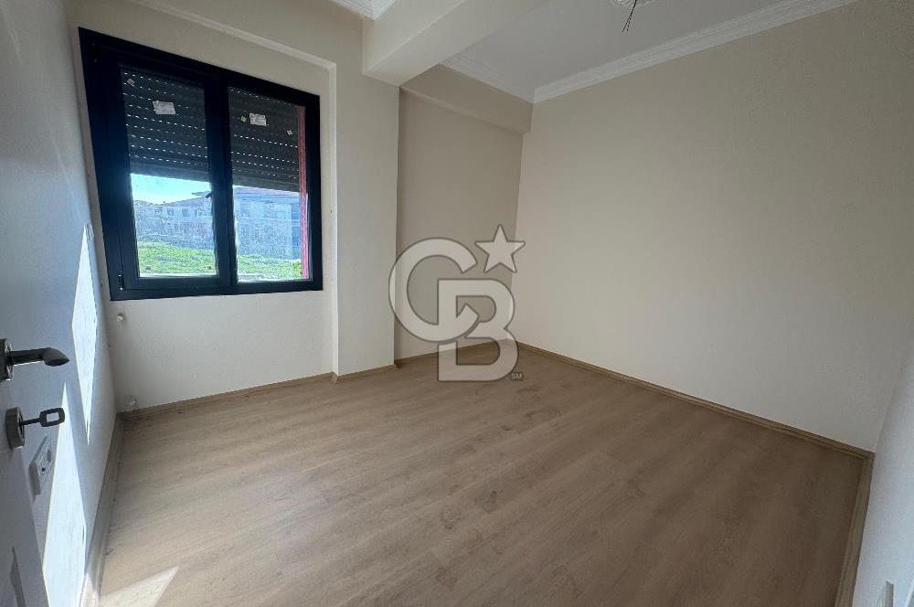 Foça Bağarası'nda Satılık 2+1 Bahçe Katı Daire