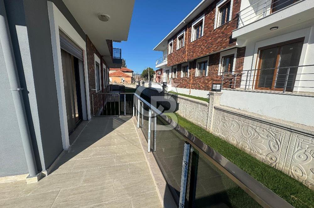Foça Bağarası'nda Satılık 2+1 Bahçe Katı Daire