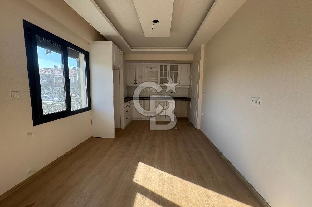Foça Bağarası'nda Satılık 2+1 Bahçe Katı Daire