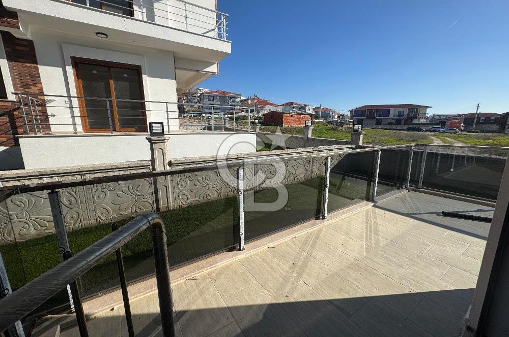 Foça Bağarası'nda Satılık 2+1 Bahçe Katı Daire