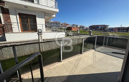 Foça Bağarası'nda Satılık 2+1 Bahçe Katı Daire
