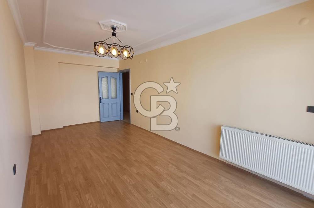 ATATÜRK MAHALLESİNDE; ARAKAT, BALKONLU GENİŞ 3+1 DAİRE (190 M²)