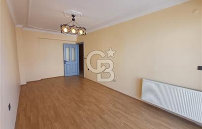 ATATÜRK MAHALLESİNDE; ARAKAT, BALKONLU GENİŞ 3+1 DAİRE (190 M²)