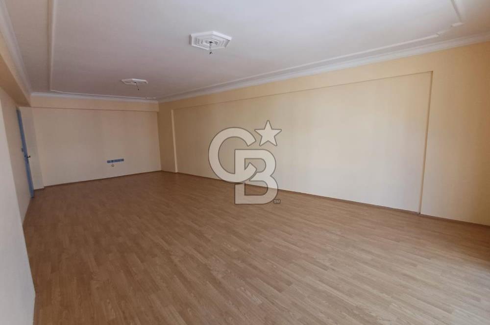 ATATÜRK MAHALLESİNDE; ARAKAT, BALKONLU GENİŞ 3+1 DAİRE (190 M²)