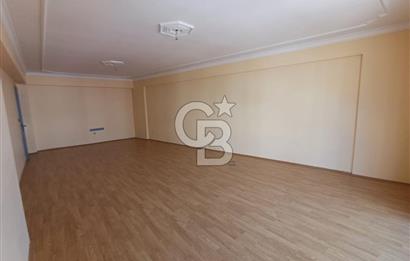 ATATÜRK MAHALLESİNDE; ARAKAT, BALKONLU GENİŞ 3+1 DAİRE (190 M²)