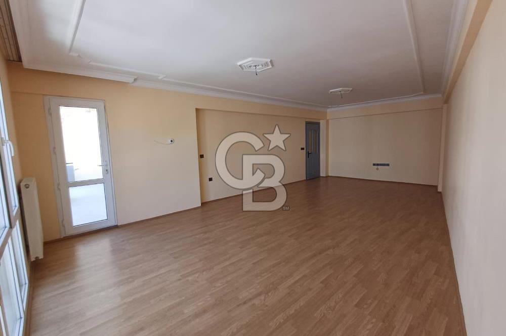 ATATÜRK MAHALLESİNDE; ARAKAT, BALKONLU GENİŞ 3+1 DAİRE (190 M²)