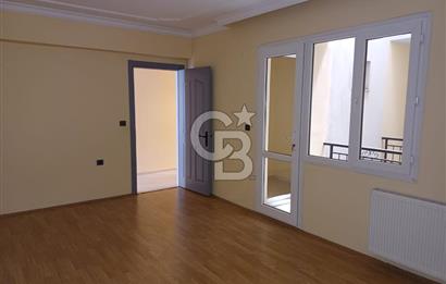 ATATÜRK MAHALLESİNDE; ARAKAT, BALKONLU GENİŞ 3+1 DAİRE (190 M²)