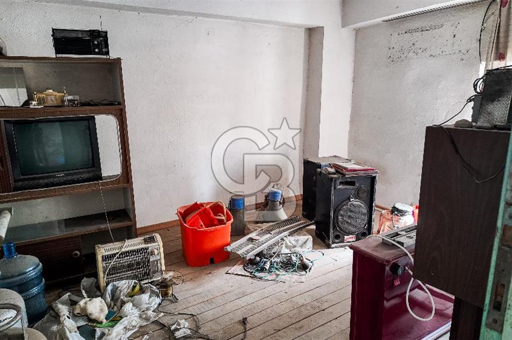 Milas Firuzpaşada Avlulu 2 Katlı Müstakil Ev ve Arsa