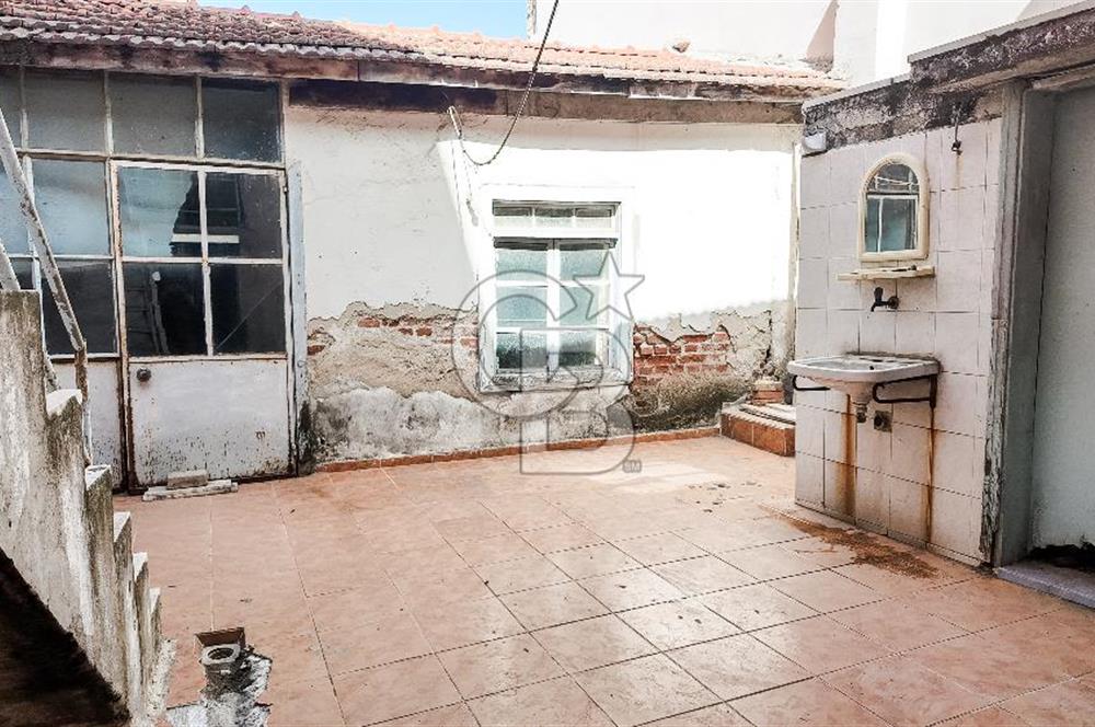 Milas Firuzpaşada Avlulu 2 Katlı Müstakil Ev ve Arsa