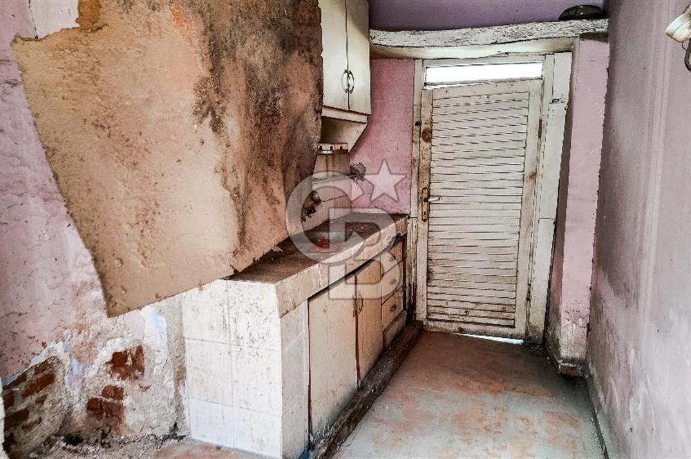 Milas Firuzpaşada Avlulu 2 Katlı Müstakil Ev ve Arsa