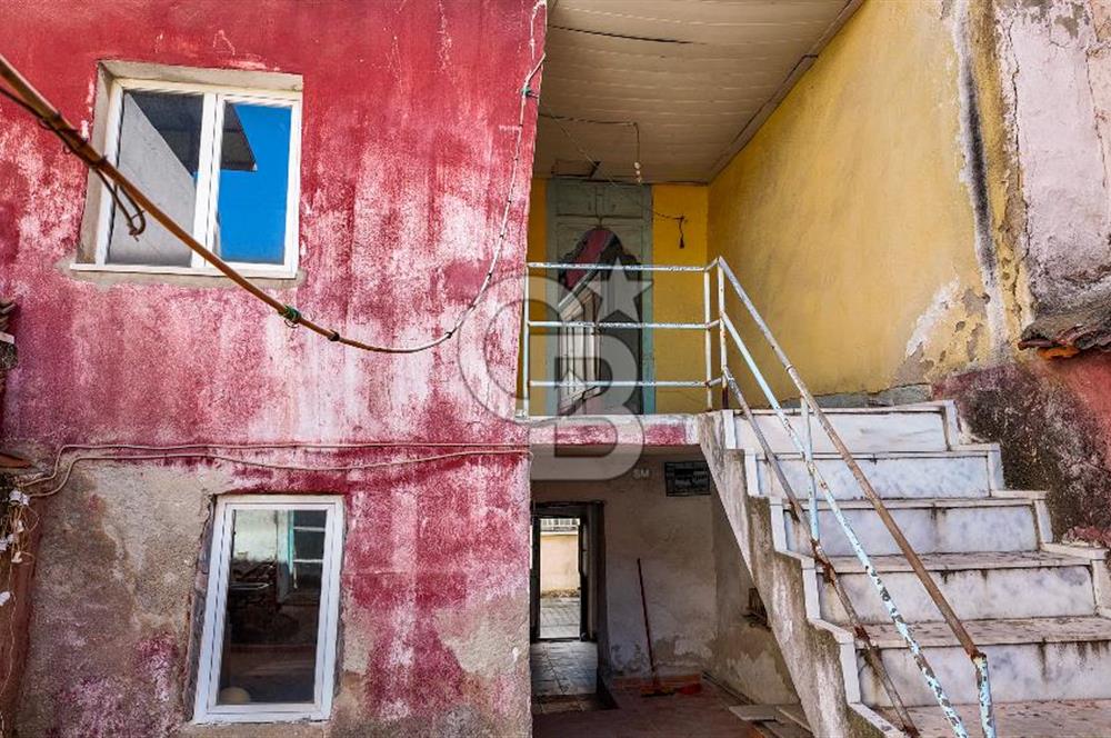 Milas Firuzpaşada Avlulu 2 Katlı Müstakil Ev ve Arsa