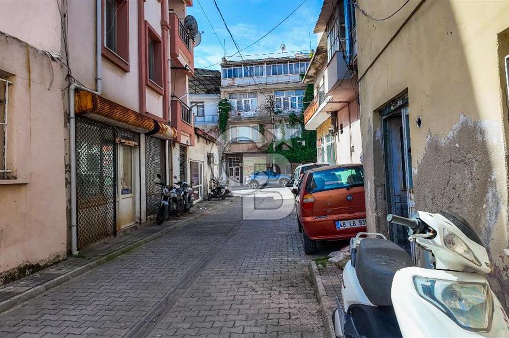 Milas Firuzpaşada Avlulu 2 Katlı Müstakil Ev ve Arsa
