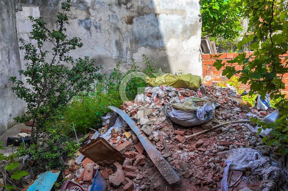 Milas Firuzpaşada Avlulu 2 Katlı Müstakil Ev ve Arsa