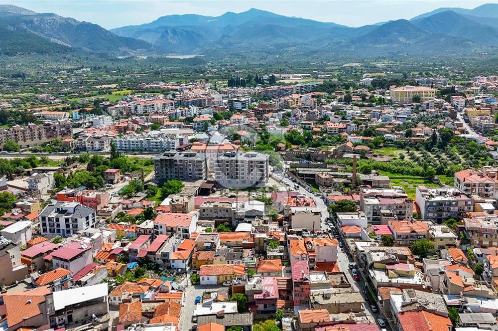 Milas Firuzpaşada Avlulu 2 Katlı Müstakil Ev ve Arsa