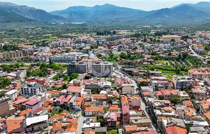 Milas Firuzpaşada Avlulu 2 Katlı Müstakil Ev ve Arsa