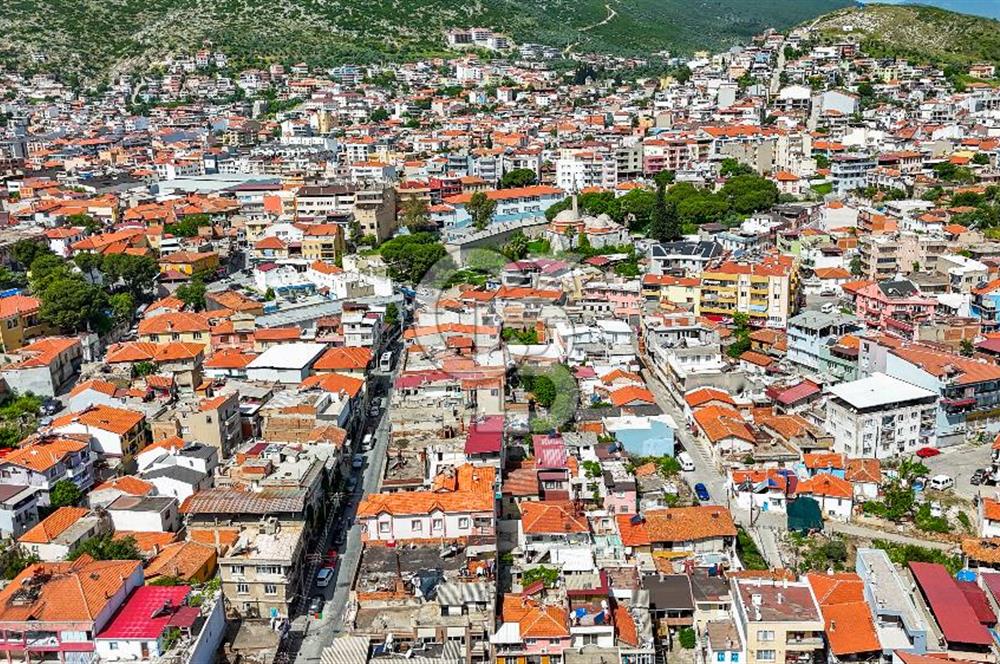 Milas Firuzpaşada Avlulu 2 Katlı Müstakil Ev ve Arsa
