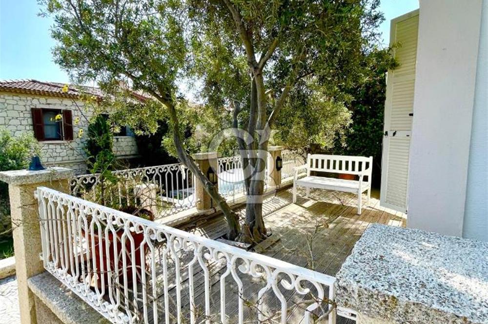 ALAÇATI PORT DENİZ MANZARALI BAHÇELİ KİRALIK DAİRE
