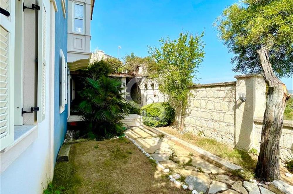 ALAÇATI PORT DENİZ MANZARALI BAHÇELİ KİRALIK DAİRE