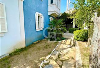 ALAÇATI PORT DENİZ MANZARALI BAHÇELİ KİRALIK DAİRE
