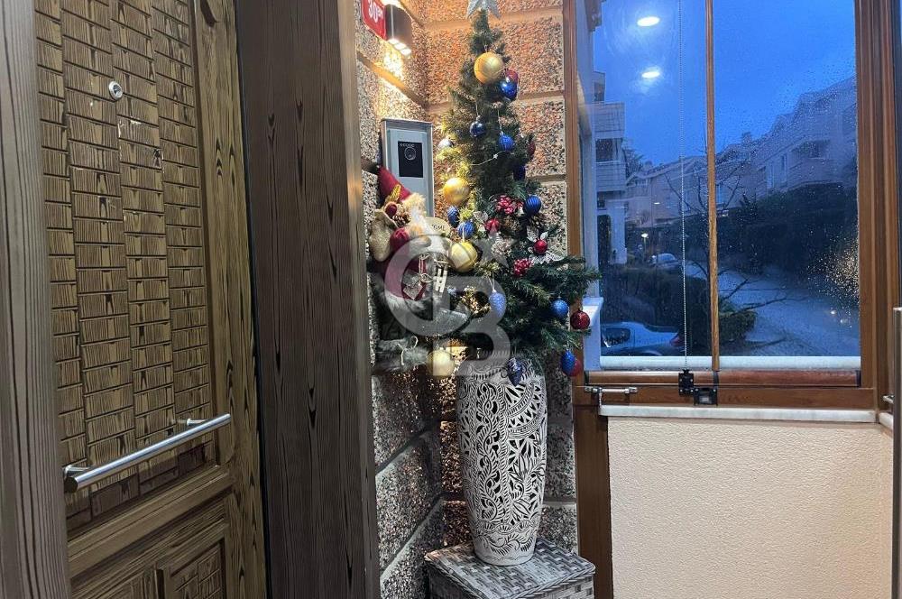 KARTAL YAKACIK COUNTRY DE SATILIK ÖZEL DEKORASYONLU 5+2 VİLLA