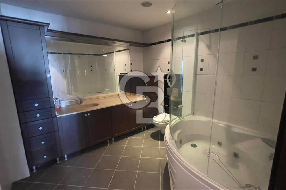 Bahçeşehir Bademde Kiralık Geniş Bahçeli 4+2 Köşe Villa