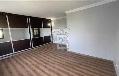 Bahçeşehir Bademde Kiralık Geniş Bahçeli 4+2 Köşe Villa