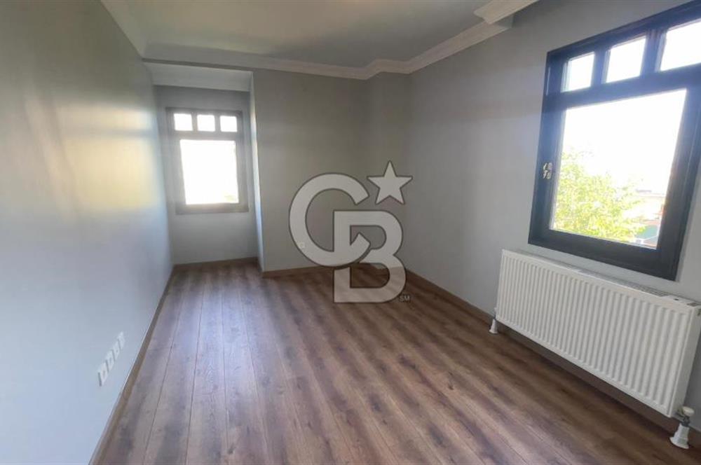 Bahçeşehir Bademde Kiralık Geniş Bahçeli 4+2 Köşe Villa