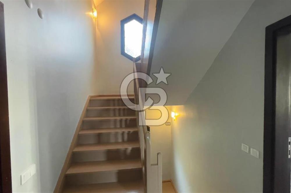 Bahçeşehir Bademde Kiralık Geniş Bahçeli 4+2 Köşe Villa
