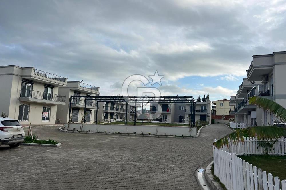 Foça Yenibağarası Havuzlu Sitede 1+1 Kiralık Sıfır Daire