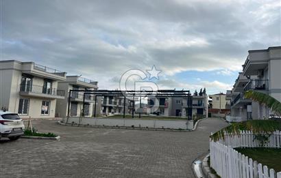 Foça Yenibağarası Havuzlu Sitede 1+1 Kiralık Sıfır Daire