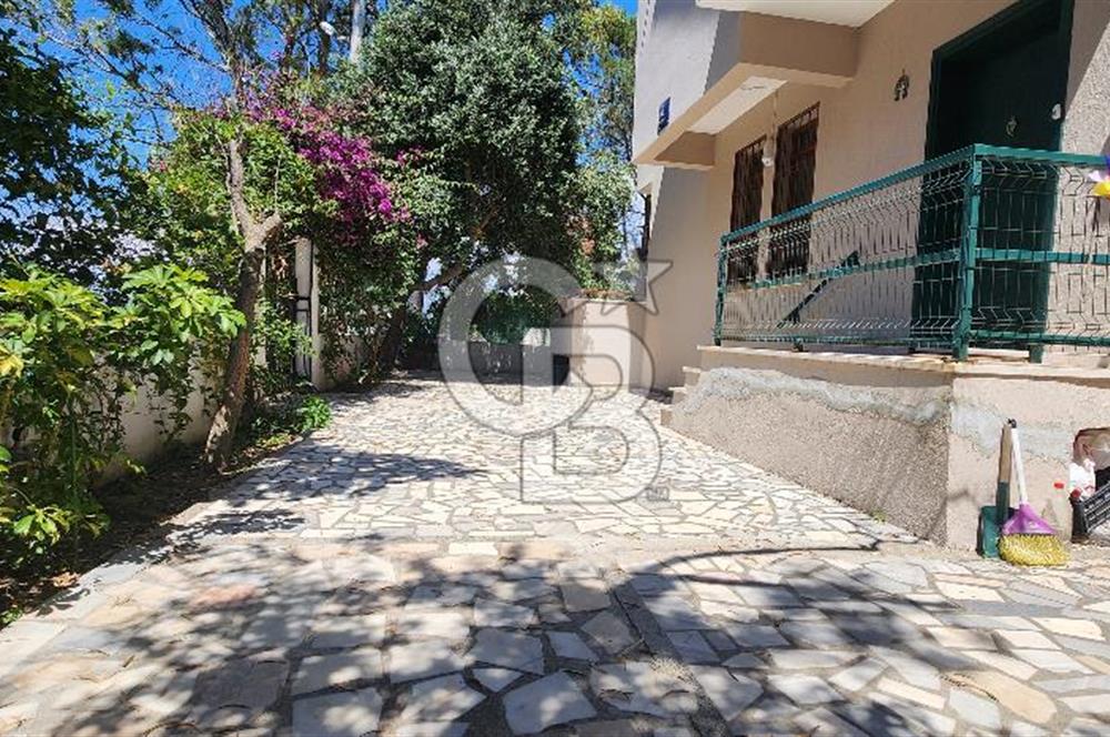 URLA GÜVENDİK MAVİ PLAJDA SATILIK MÜSTAKİL 5+2 TRİPLEKS VİLLA