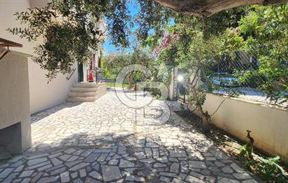 URLA GÜVENDİK MAVİ PLAJDA SATILIK MÜSTAKİL 5+2 TRİPLEKS VİLLA