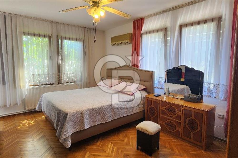 URLA GÜVENDİK MAVİ PLAJDA SATILIK MÜSTAKİL 5+2 TRİPLEKS VİLLA