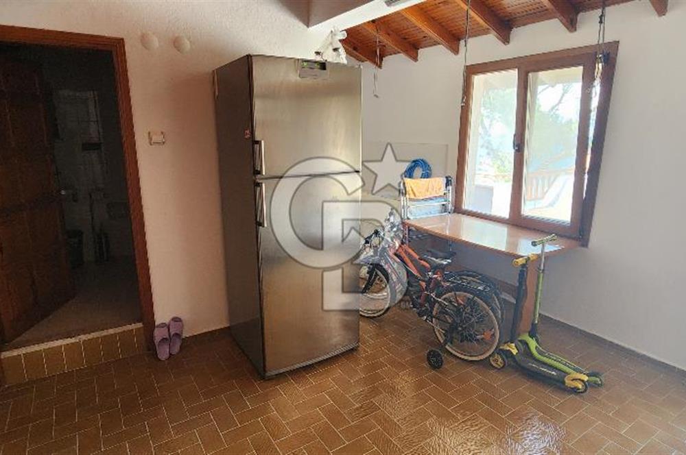 URLA GÜVENDİK MAVİ PLAJDA SATILIK MÜSTAKİL 5+2 TRİPLEKS VİLLA