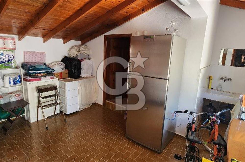URLA GÜVENDİK MAVİ PLAJDA SATILIK MÜSTAKİL 5+2 TRİPLEKS VİLLA