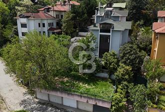 Bahçeşehir Bademde Kiralık Geniş Bahçeli 4+2 Köşe Villa