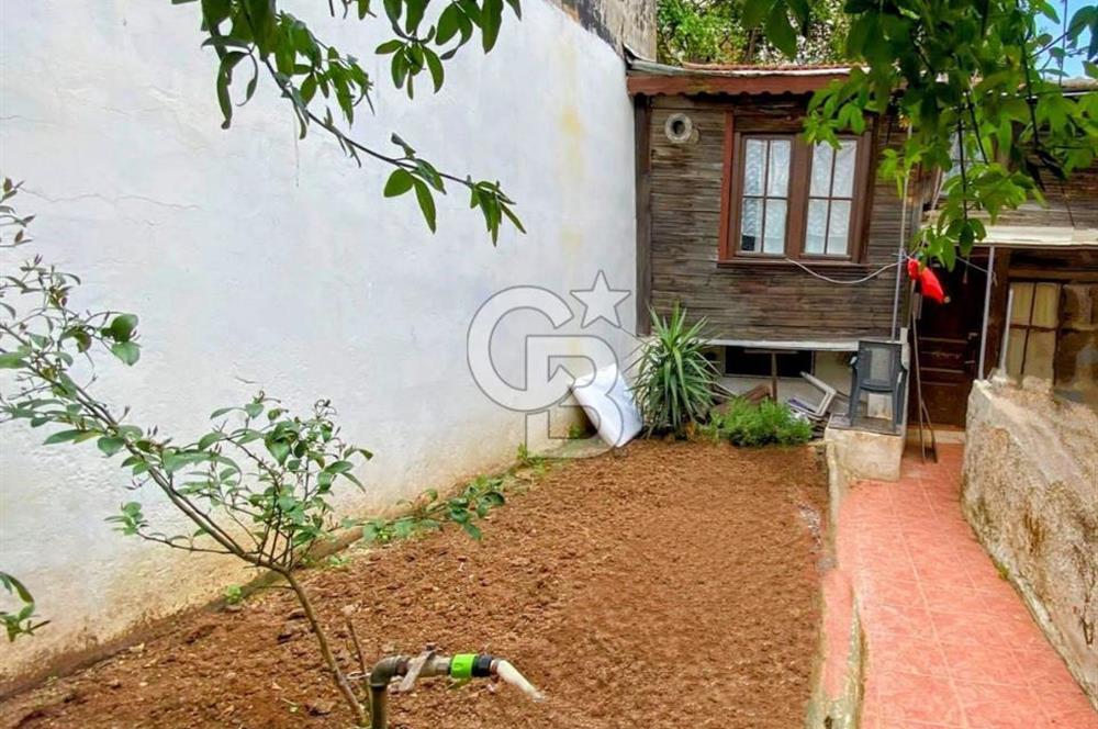 heybeli'de bahçeli 2 katlı rum evi