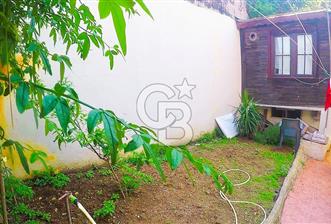 heybeli'de bahçeli 2 katlı rum evi