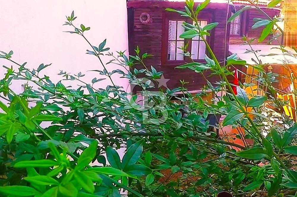 heybeli'de bahçeli 2 katlı rum evi