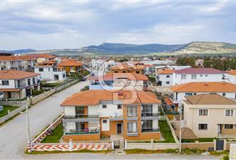Foça Bağarası Kazım Dirik Mahallesinde Kiralık 2+1 Daire