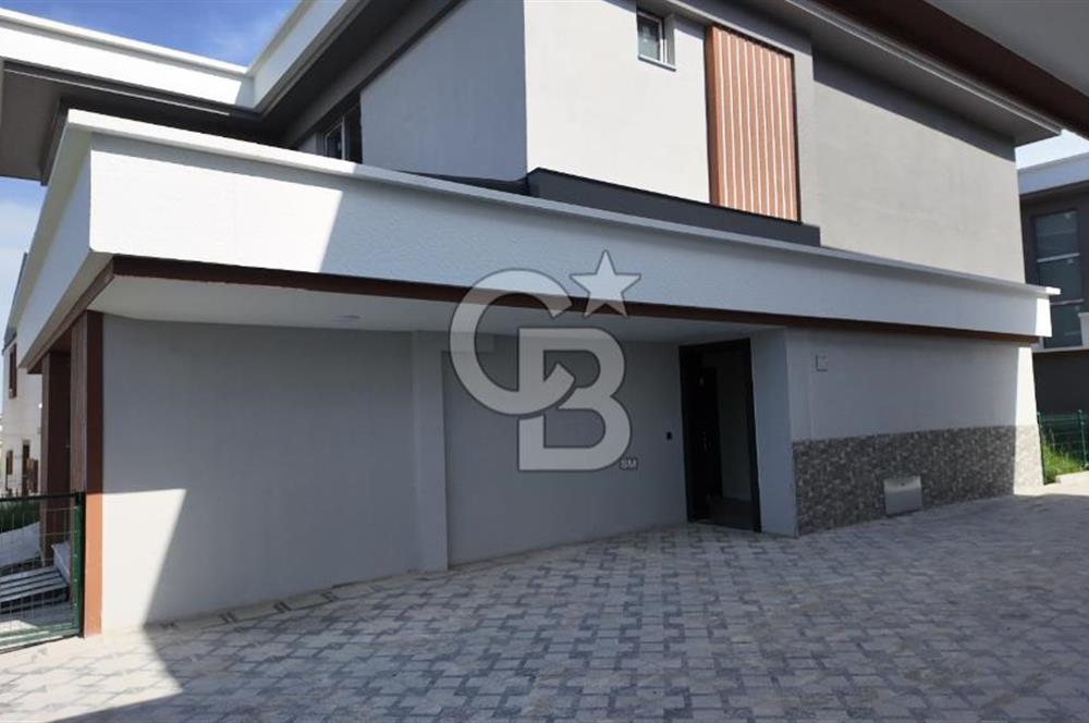 *Bağlıca’da 4+1 Müstakil Bahçeli Lüks Villa 