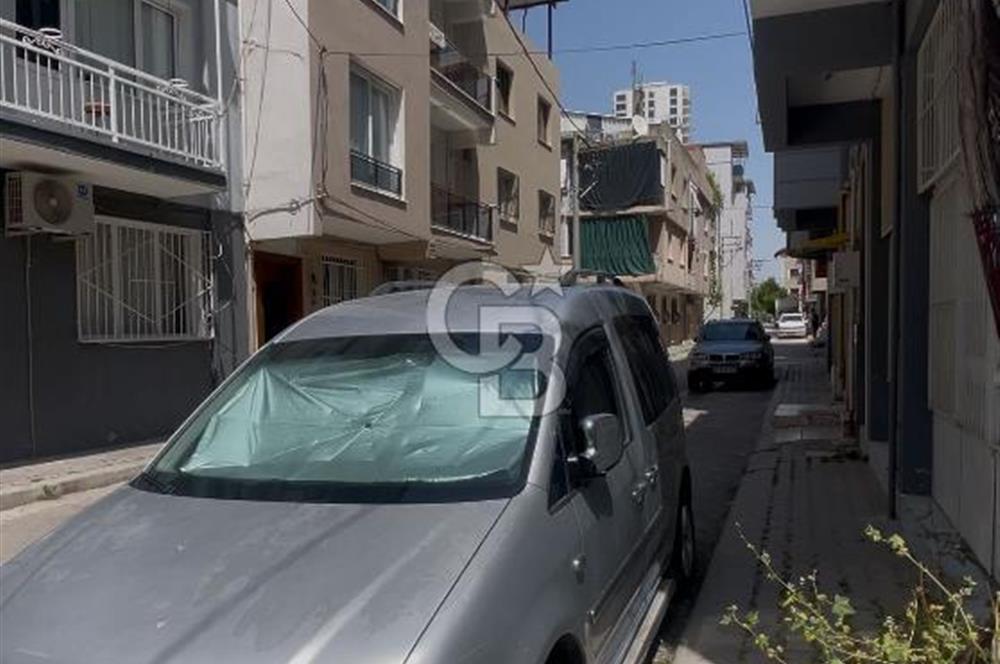 BORNOVA YEŞİLOVA'DA 144 M2 İMARLI ARSA