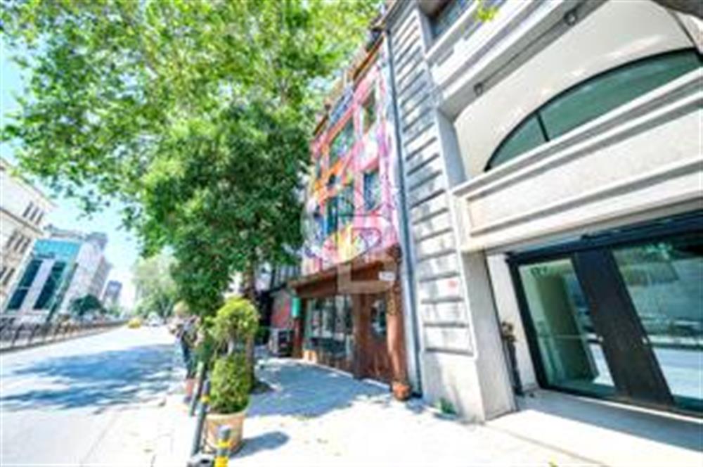 KARAKÖY TRAMVAY YOLU ÜZERİNDE, GALATAPORTA YAKIN, KİRALIK BİNA