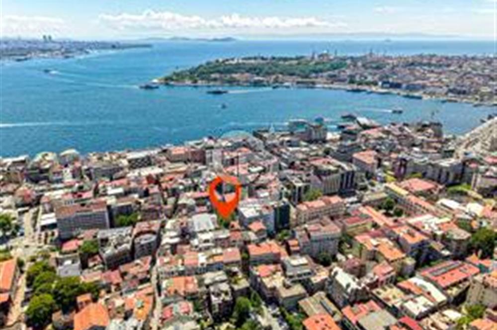 KARAKÖY TRAMVAY YOLU ÜZERİNDE, GALATAPORTA YAKIN, KİRALIK BİNA