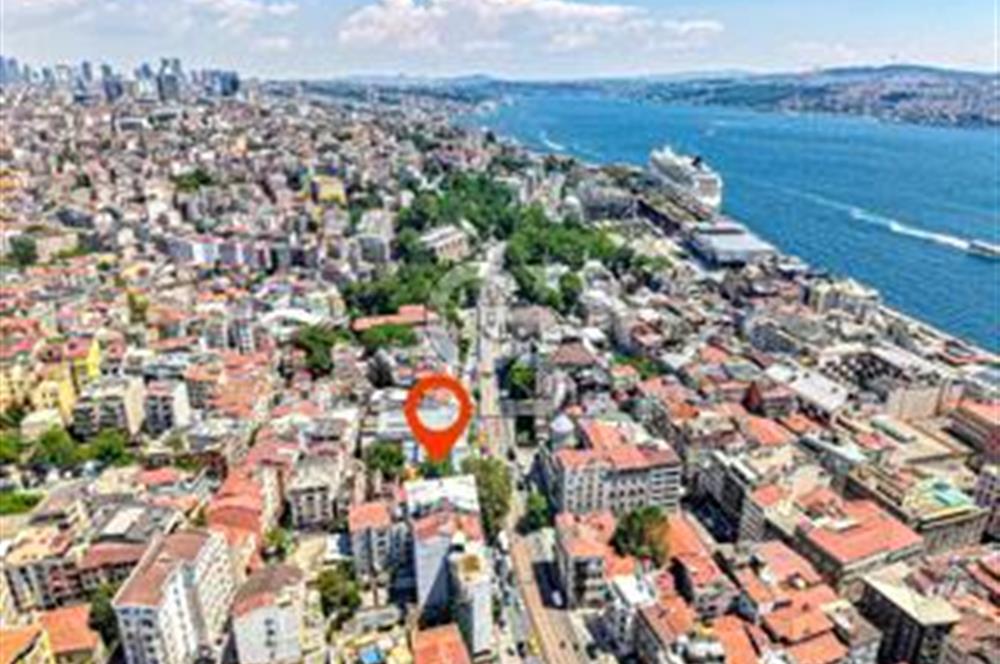 KARAKÖY TRAMVAY YOLU ÜZERİNDE, GALATAPORTA YAKIN, KİRALIK BİNA