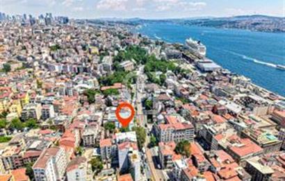 KARAKÖY TRAMVAY YOLU ÜZERİNDE, GALATAPORTA YAKIN, KİRALIK BİNA