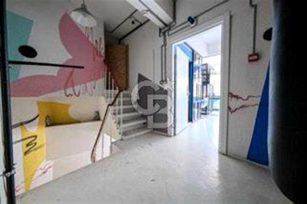 KARAKÖY TRAMVAY YOLU ÜZERİNDE, GALATAPORTA YAKIN, KİRALIK BİNA