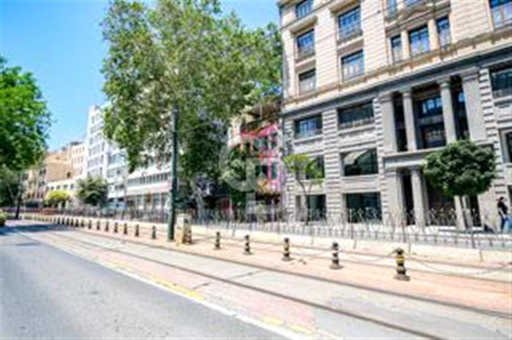 KARAKÖY TRAMVAY YOLU ÜZERİNDE, GALATAPORTA YAKIN, KİRALIK BİNA