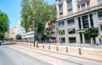 KARAKÖY TRAMVAY YOLU ÜZERİNDE, GALATAPORTA YAKIN, KİRALIK BİNA