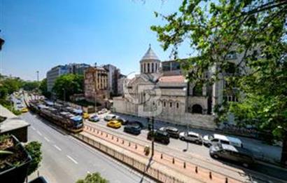 KARAKÖY TRAMVAY YOLU ÜZERİNDE, GALATAPORTA YAKIN, KİRALIK BİNA